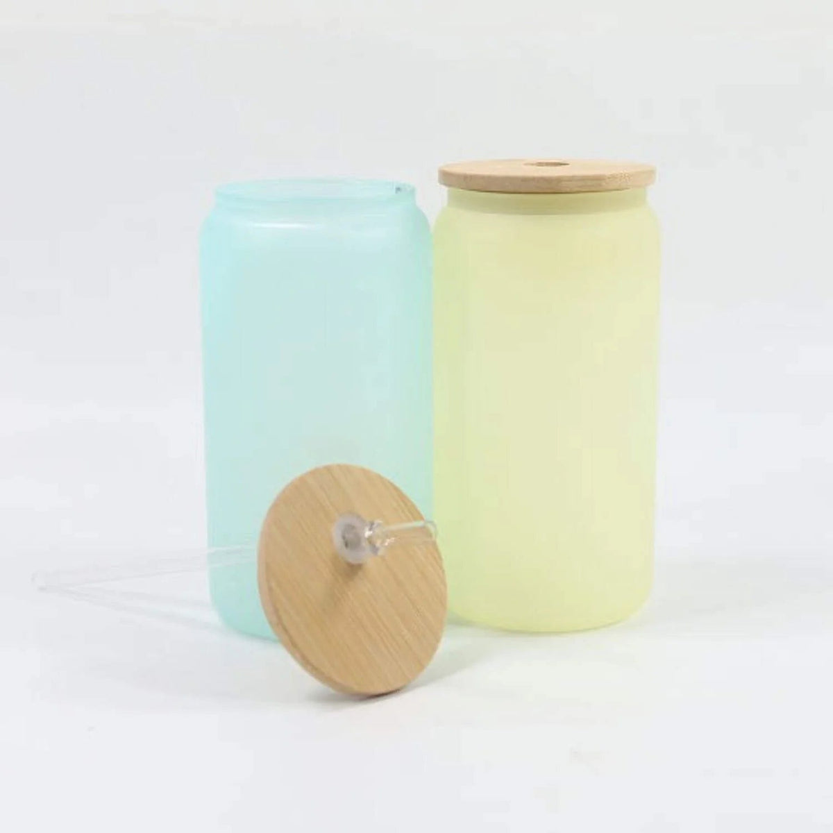 Double-wall glass tumbler with bamboo lid